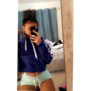 Cropped sweatshirt 🥶